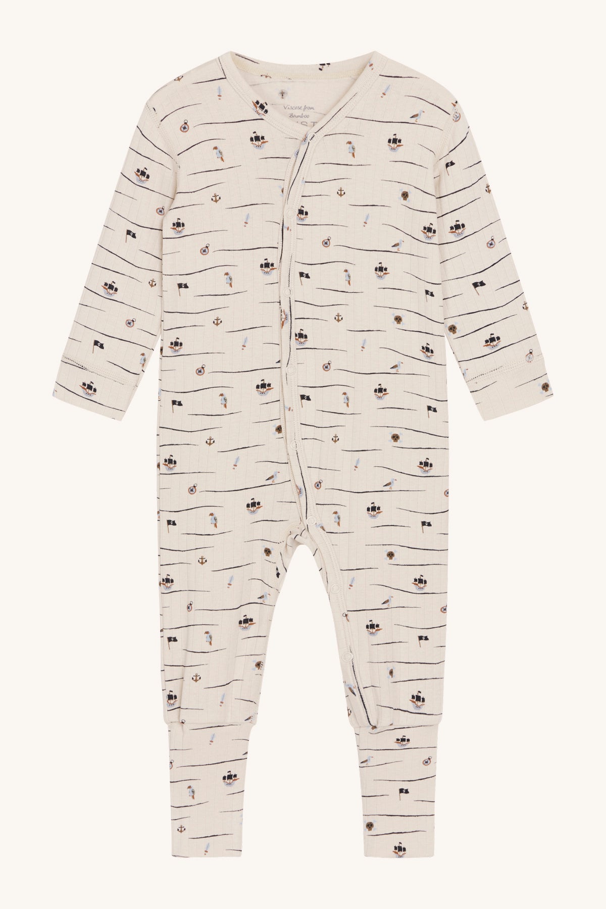 Babystrampler Mulle mit Piratenmotiv von Hust & Claire in Ganzkörperansicht, hergestellt aus 95% Bambus-Viskose und 5% Elastan.