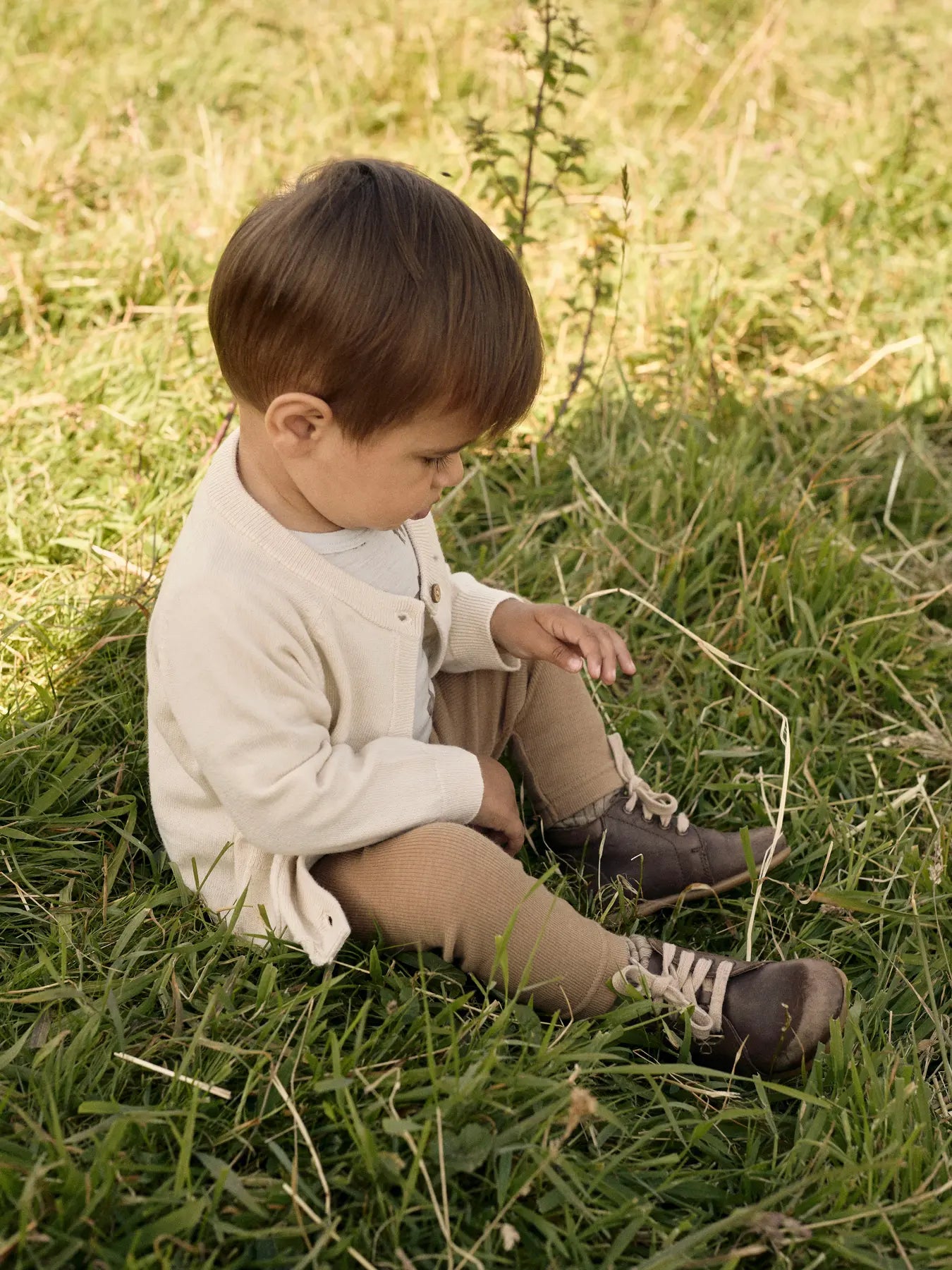 In Winterthur findest du diese schlichte Baby Leggings von Lil' Atelier aus 100% Merinowolle.