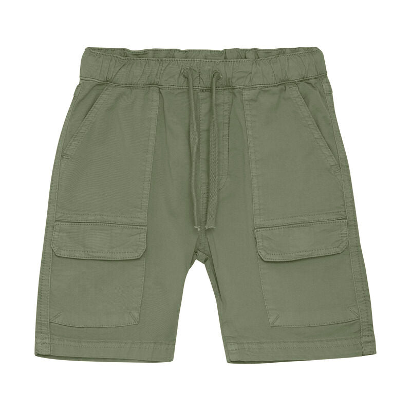 Vorderansicht der Minymo Shorts in Grün mit praktischen Taschen und verstellbarem Gummibund.