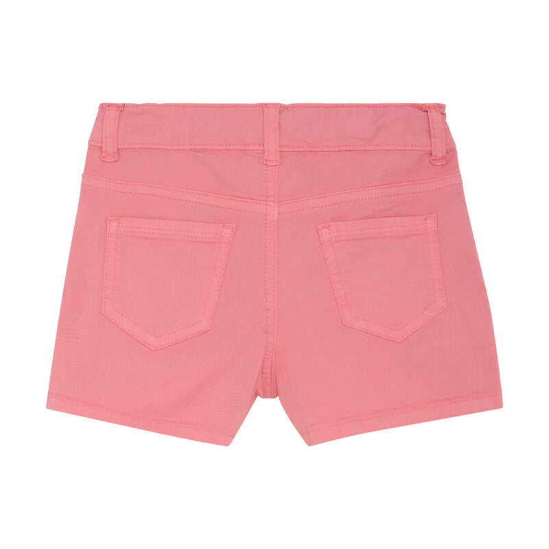 Rückansicht der Minymo Twill Shorts in Pink mit funktionalen Gesässtaschen und Gürtelschlaufen.