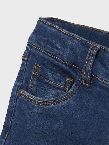 Detailaufnahme Kinderjeans dunkelblau, Tasche und Denim mit Fleece-Innenseite, Bärechind Winterthur Zürich Schweiz