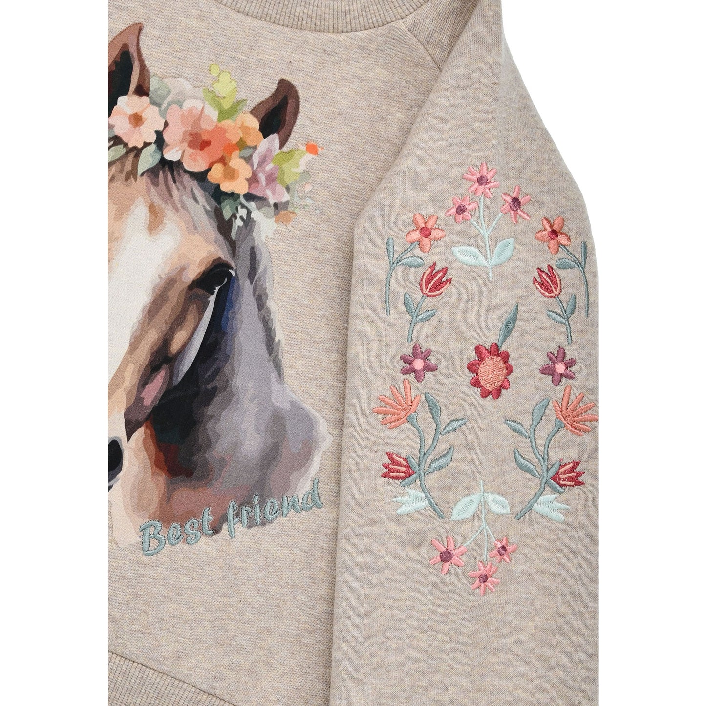 Detailaufnahme Bondi Kinder Sweatshirt mit Pferdemotiv und Stickerei, erhältlich im Bärechind Winterthur Schweiz