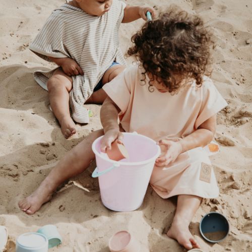 Detailaufnahme Cloby UV-Poncho Peachy – Weiches, saugfähiges Material aus Bio-Baumwolle und Bambus mit höchstem Sonnenschutz UPF 50+. In Winterthur, Zürich, Schweiz erhältlich.