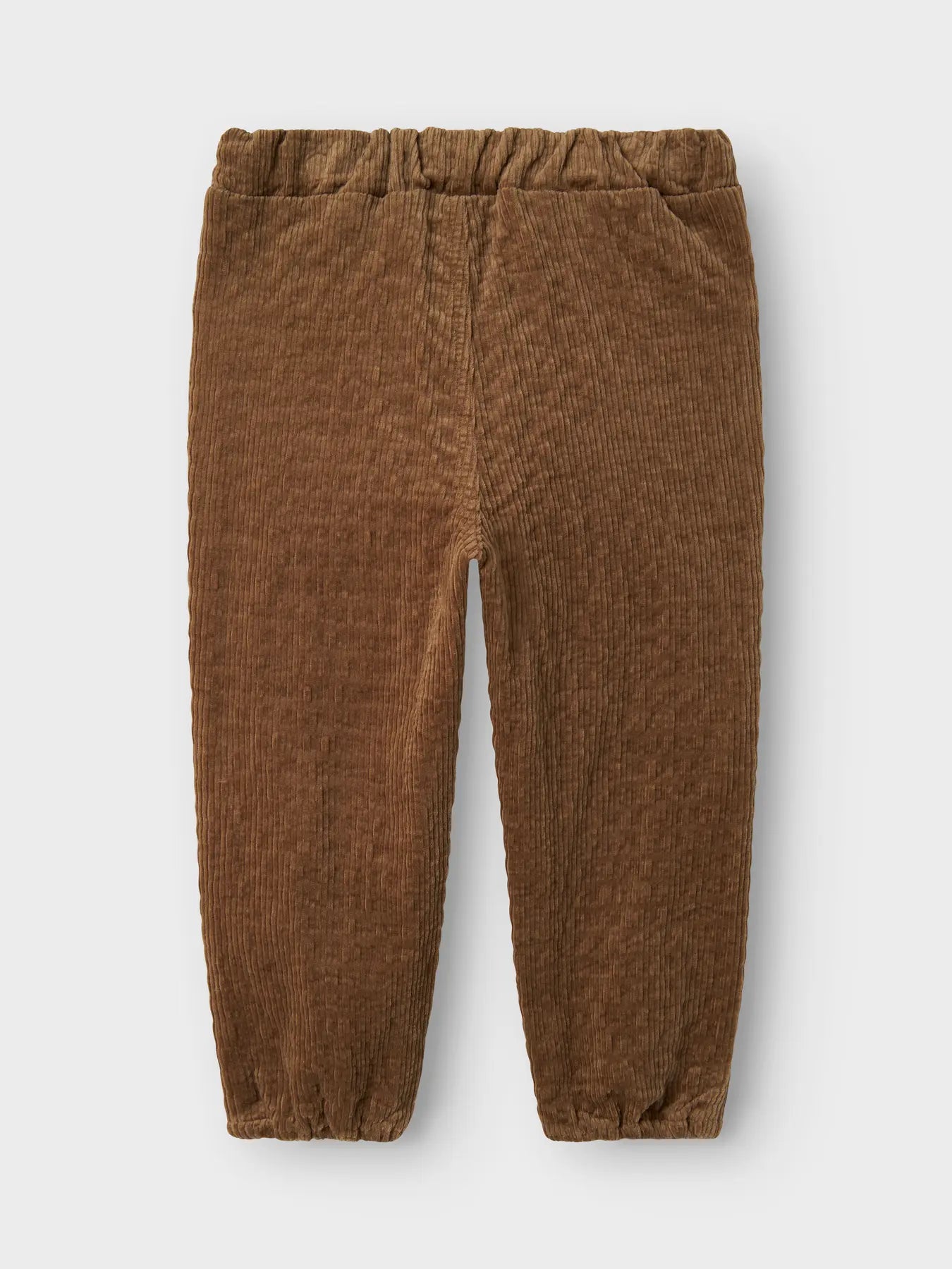 Rückansicht der braunen LIL'ATELIER Cordhose aus Bio-Baumwolle bei Bärechind, Winterthur, Zürich Schweiz.