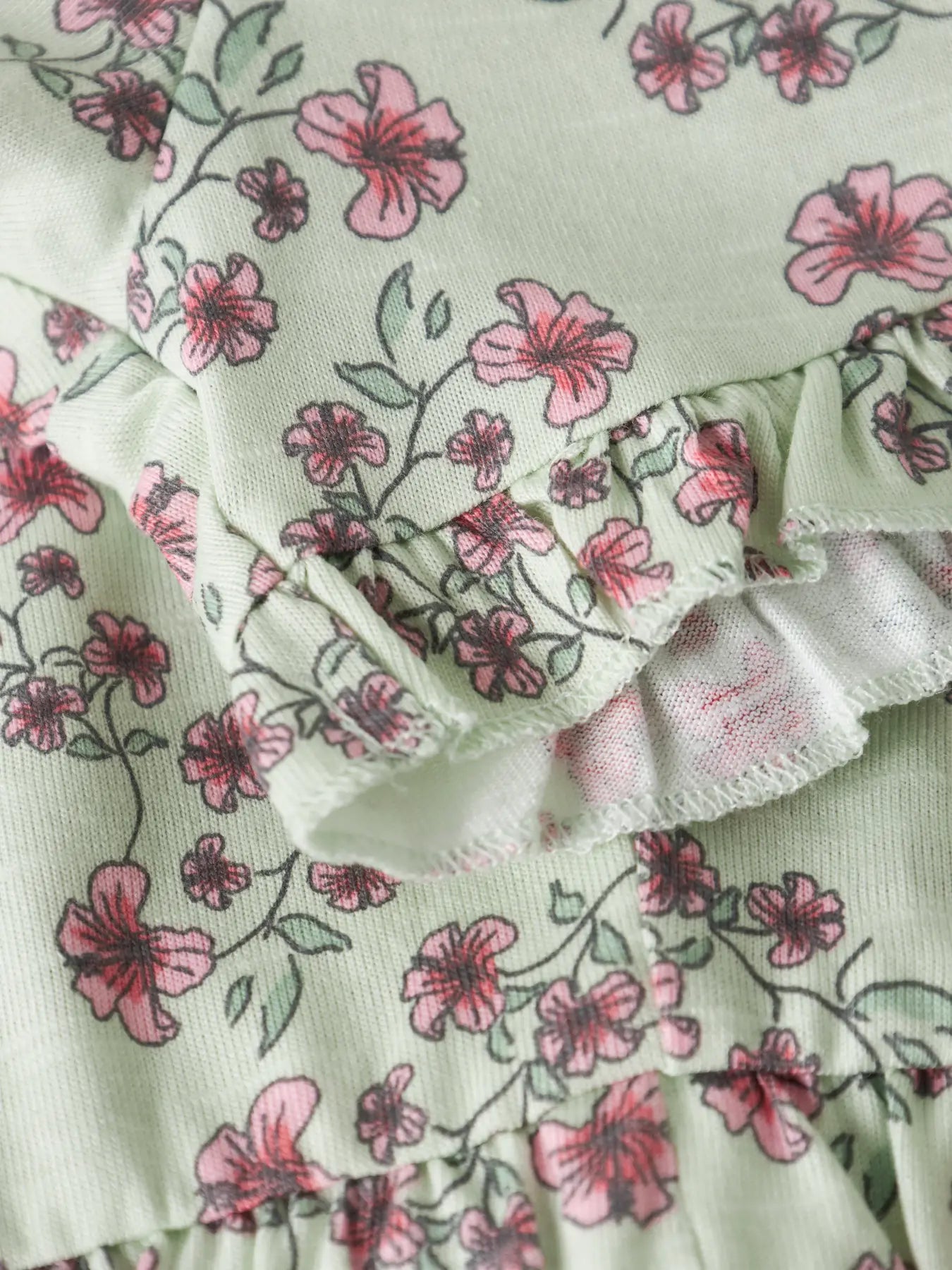NAME IT Detailansicht kurze Hose mit Blumenmuster aus Baumwolle, im Bärechind Winterthur Zürich Schweiz kaufen