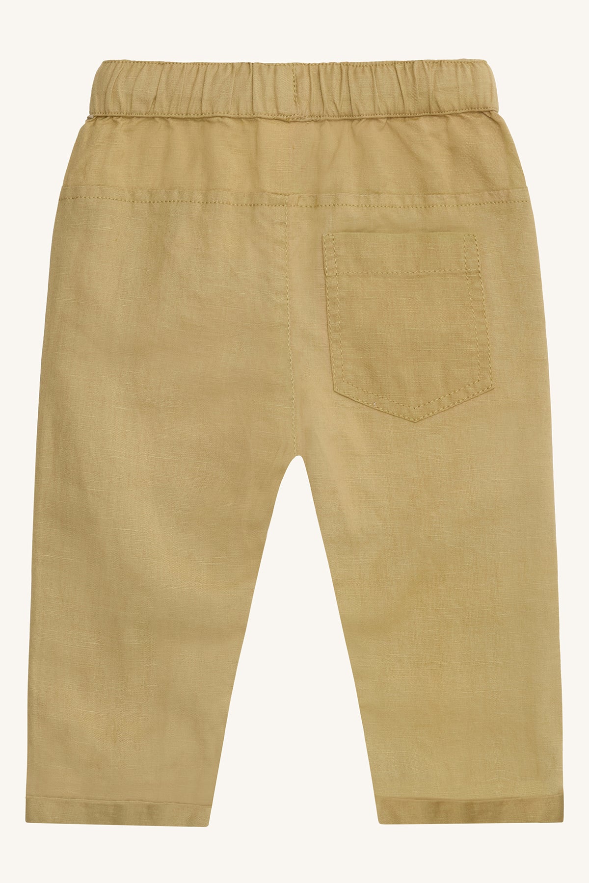 Seitenansicht der nachhaltigen Kinderhose von Hust & Claire mit hochgekrempelten Beinen und Taschen – verkauft von Bärechind in Winterthur, Zürich, Schweiz.