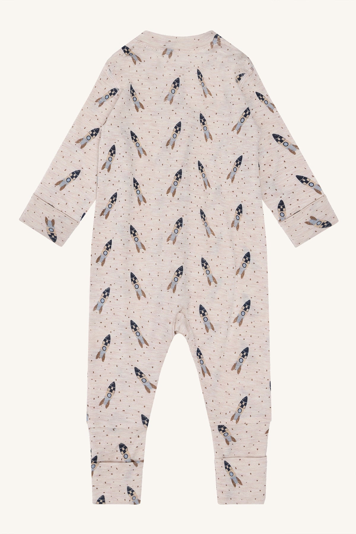 Rückansicht vom Hust&Claire Baby Overall aus Wolle und TENCEL™ bei Bärechind in Winterthur, Zürich, Schweiz.
