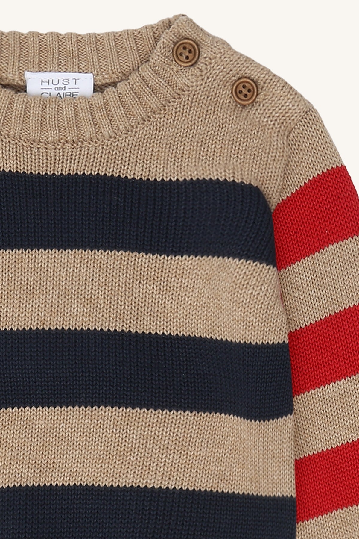 Detailaufnahme Hust&Claire Baby Strickpullover Pilou mit Knöpfen an der Schulter – Bärechind Winterthur, Zürich, Schweiz.