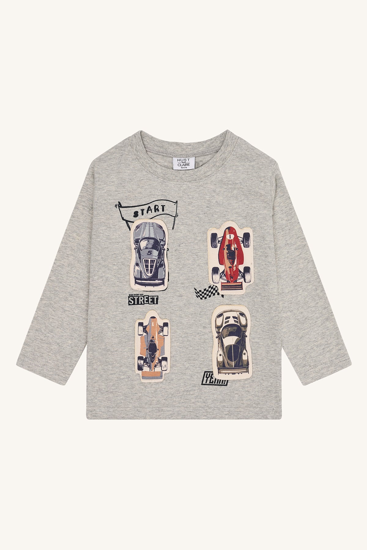 Hust&Claire Baumwollshirt in Grau mit Rennwagen-Motiv, erhältlich bei Bärechind in Winterthur, Zürich, Schweiz.