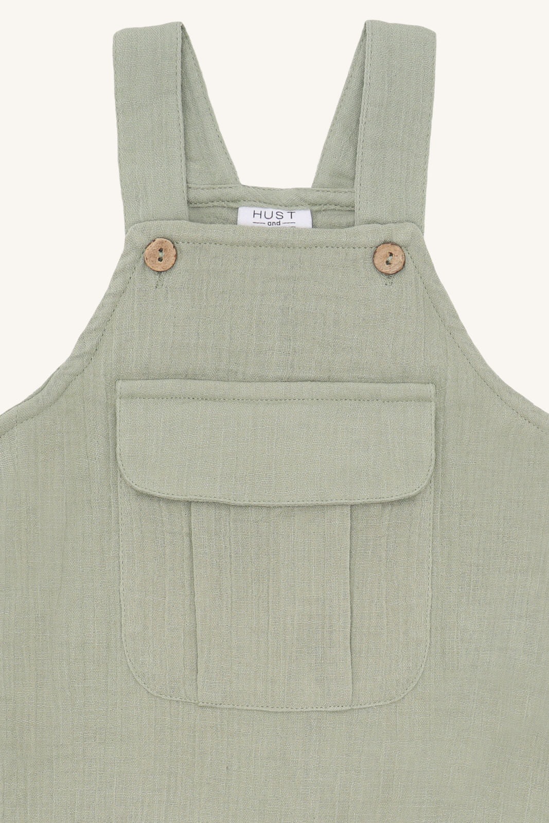 Detailansicht des Hust&Claire Mik Musselin Kurzstramplers in Iceberg Grün, feiner Baumwoll-Musselin, Bärechind Winterthur Zürich Schweiz.