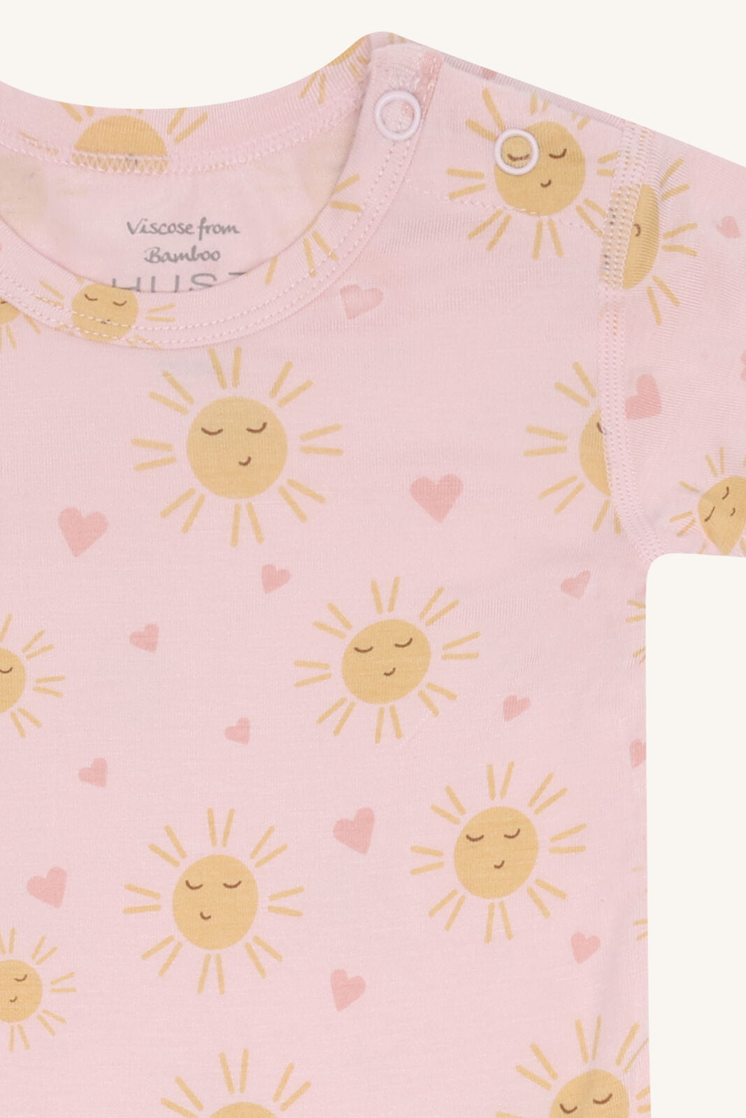 Detailansicht des Sonnenprints auf dem Bambus Body Buller von Hust&Claire, Bärechind Winterthur, Zürich, Schweiz.