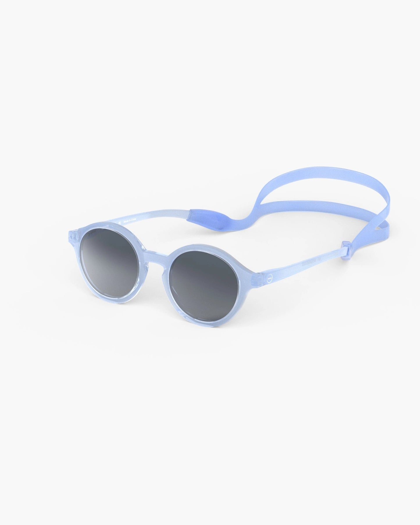 Kindersonnenbrille von Izipizi mit flexiblen, bequemen Bügeln und 100 % UV-Schutz (Kategorie 3) – schützt zuverlässig vor Blendung und UV-Strahlen.