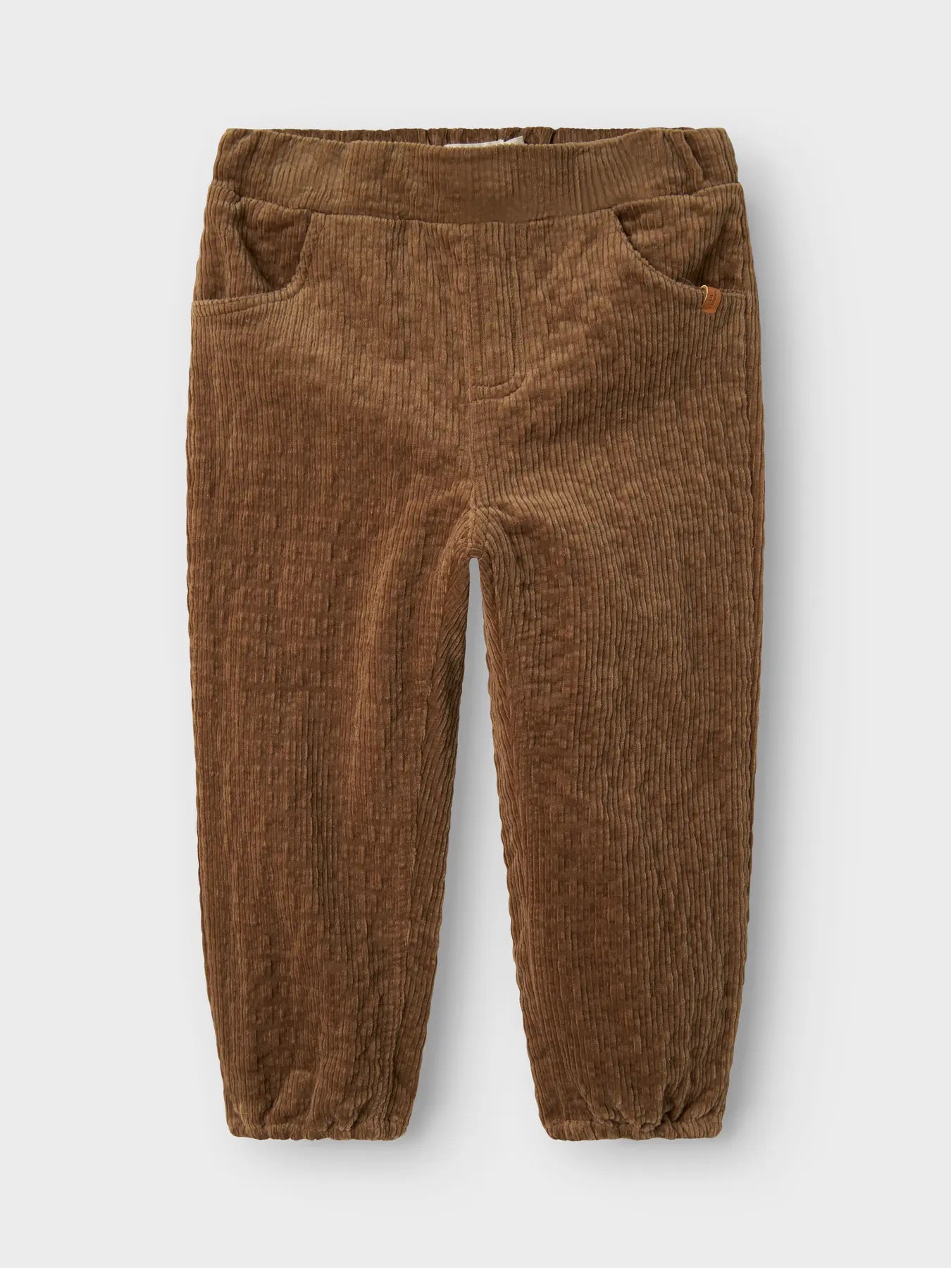 Braune Kinder-Cordhose von LIL'ATELIER aus Bio-Baumwolle, Vorderansicht – erhältlich bei Bärechind, Winterthur, Zürich Schweiz.