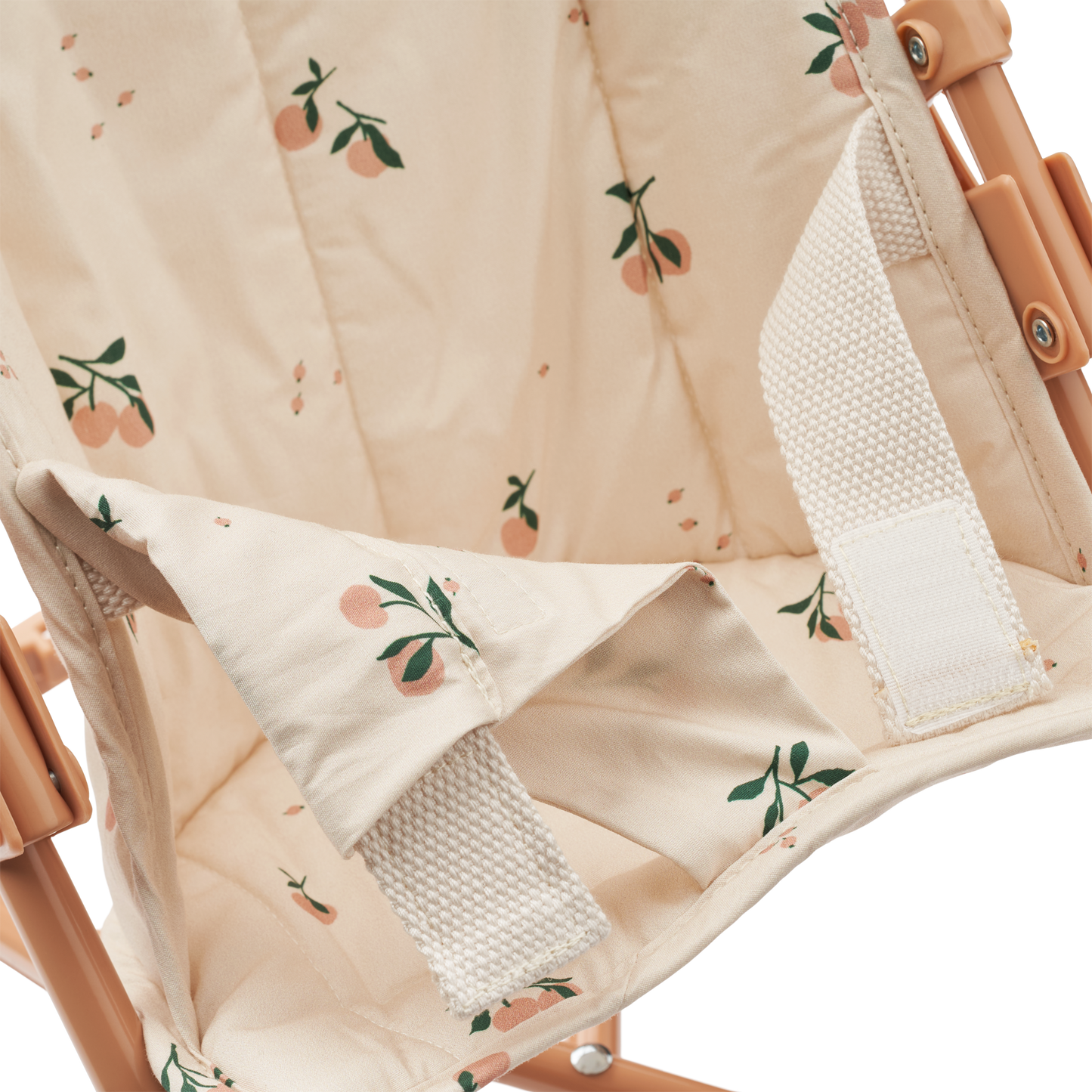 Detailansicht des Stoffes mit Pfirsichmuster vom LIEWOOD Puppenwagen Elsie.