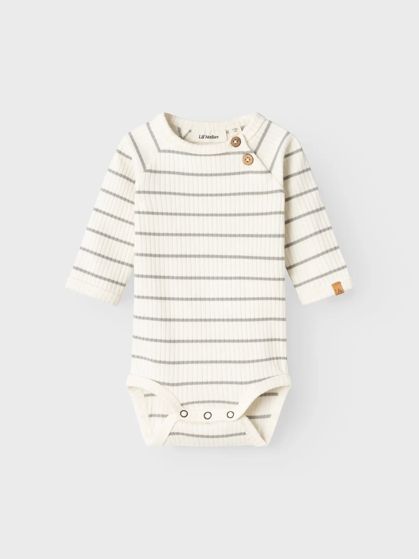 Lil' Atelier Babybody mit Streifen aus Bio-Baumwolle – langarm & bequem, erhältlich bei Bärechind Winterthur.
