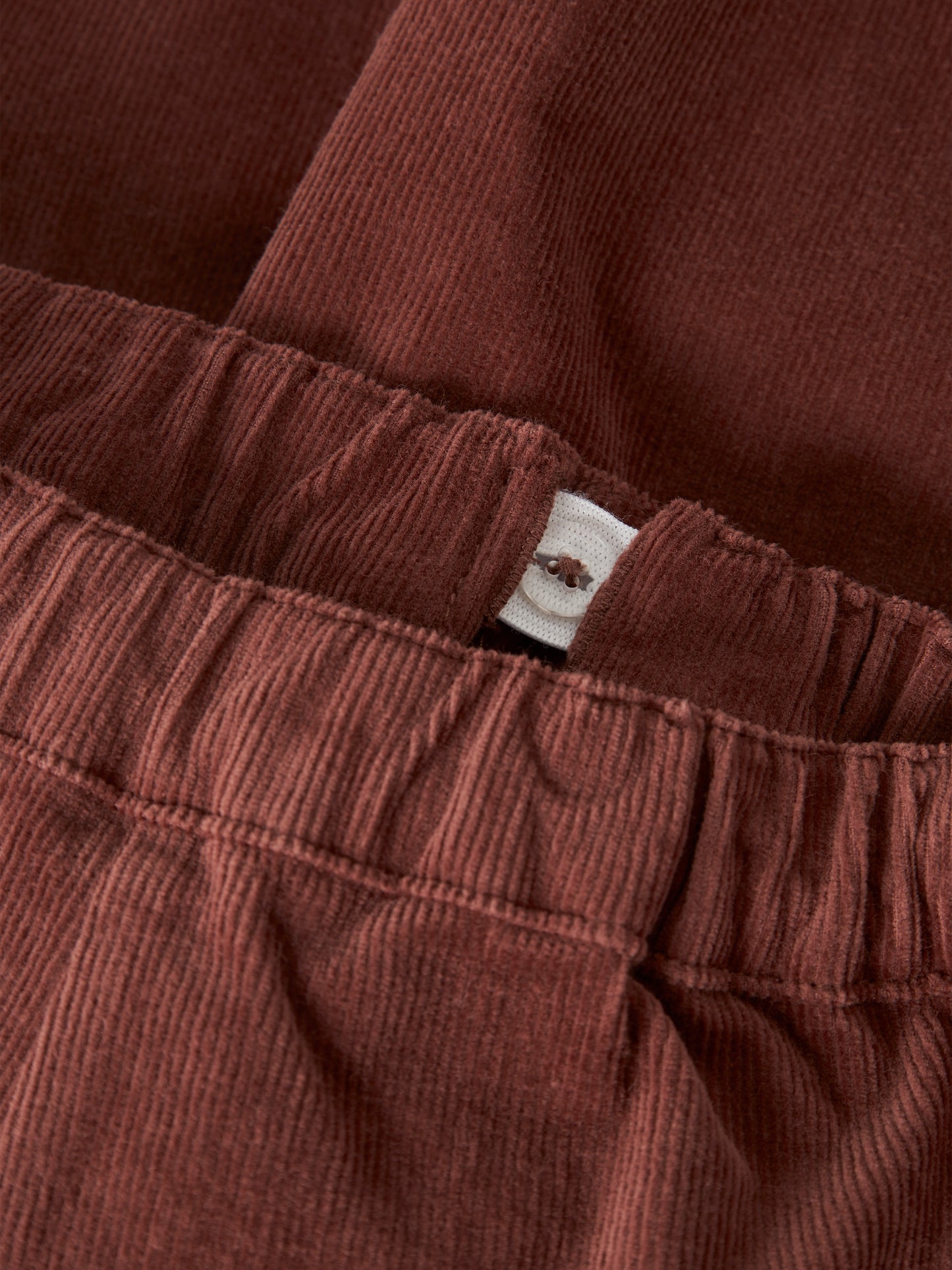 Bärechind Cordhose von Lil'Atelier mit verstellbarem Bund, Detailansicht