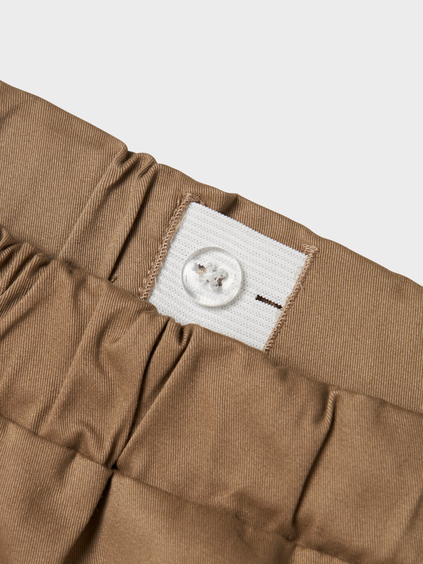 Bärechind Lil'Atelier Stoffhose, Detailansicht des verstellbaren Bunds