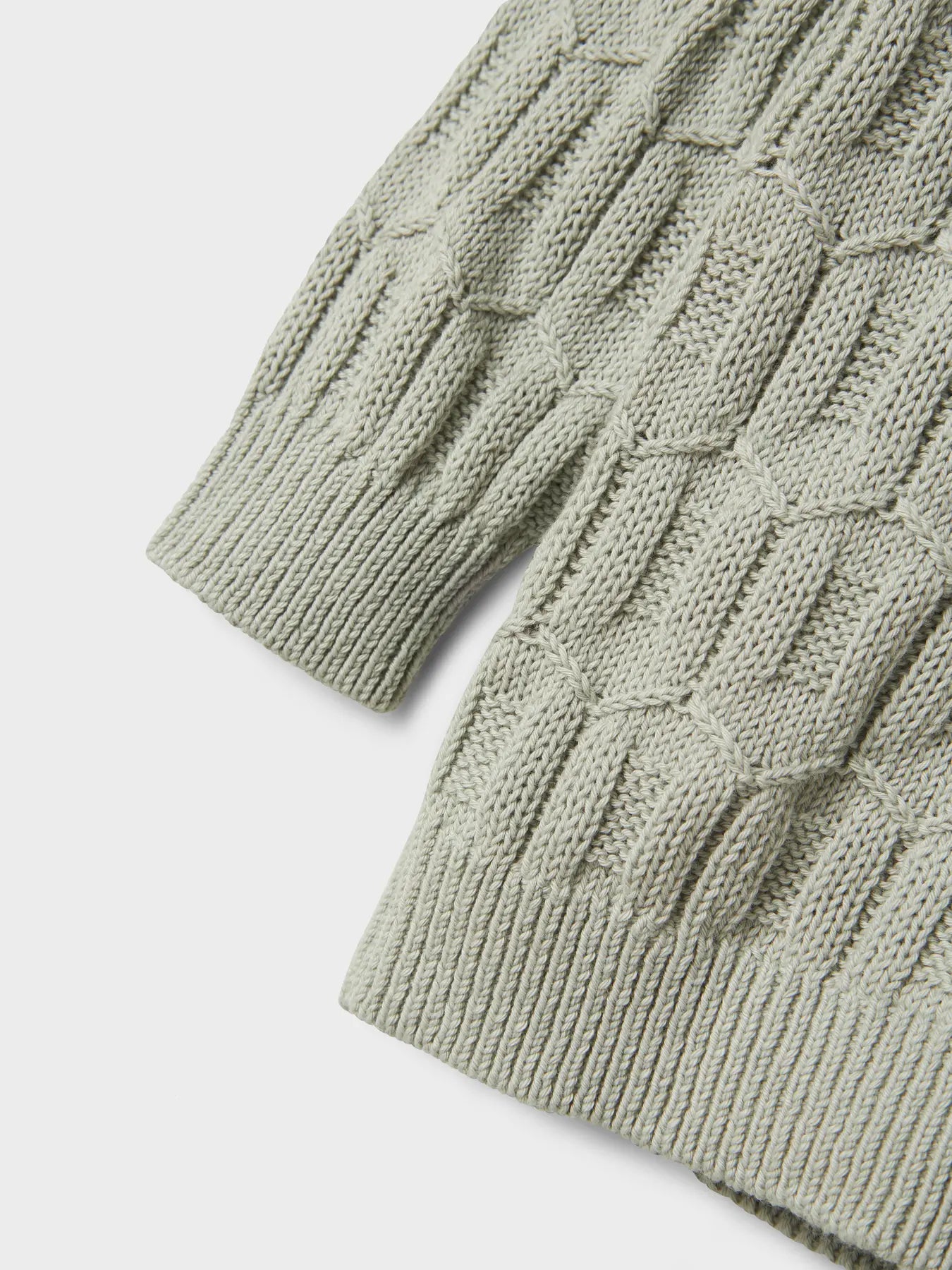 Detailansicht Lil'Atelier Pullover mit Strukturmuster – nachhaltig bei Bärechind in Winterthur, Zürich Schweiz erhältlich.
