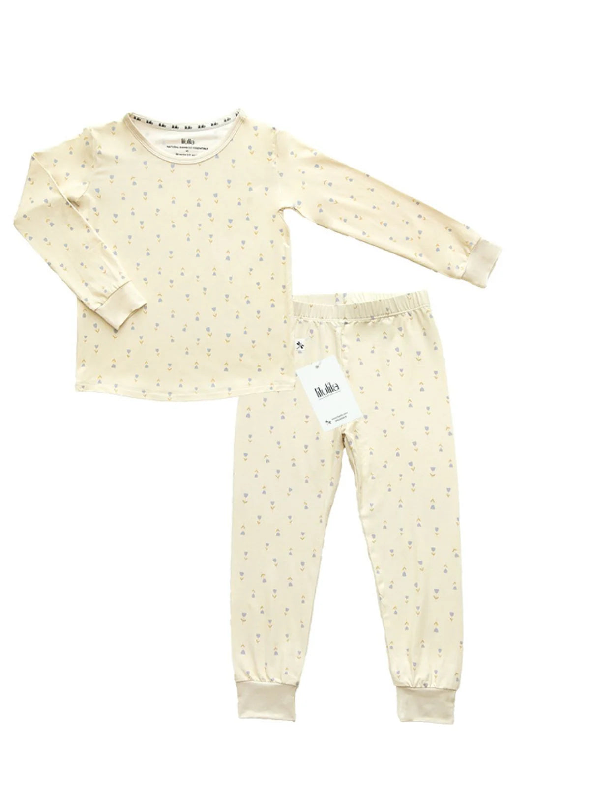 Detailaufnahme des LiluLila Bambus Pyjamas mit Tulpenprint. OEKO-TEX zertifiziert, sanft zur Haut und umweltfreundlich.