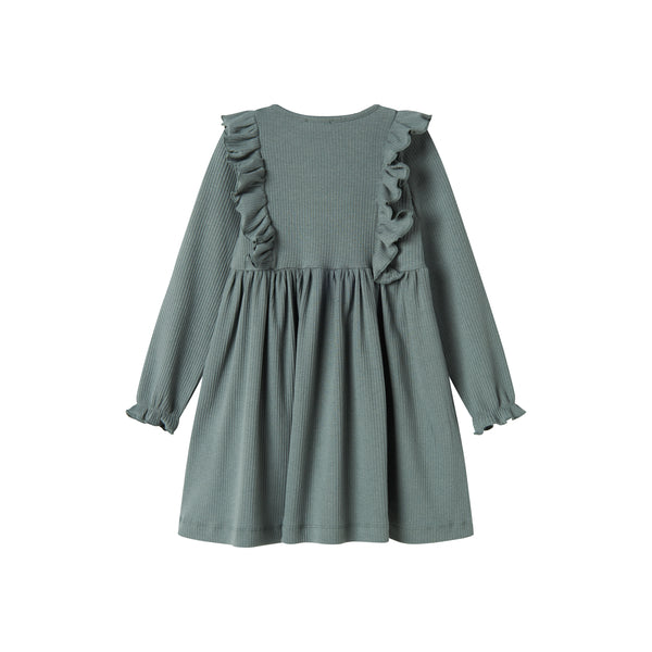 Rippkleid Dikte von MarMar in staubigem Grün, weich und elastisch – erhältlich im Bärechind in Winterthur, Zürich Schweiz.