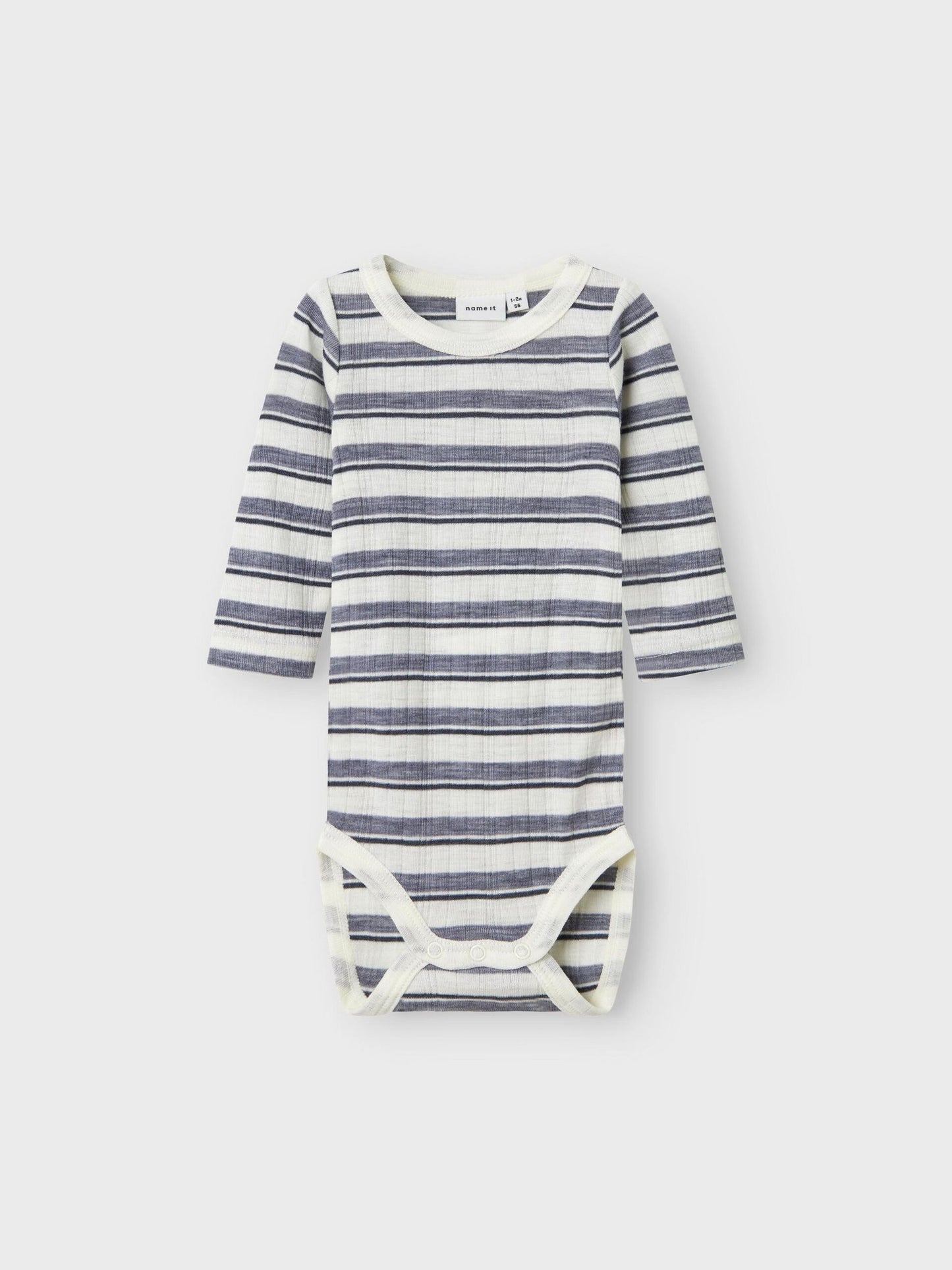 Langärmliger Babybody aus Merinowolle mit grau-weissen Streifen, flachliegend