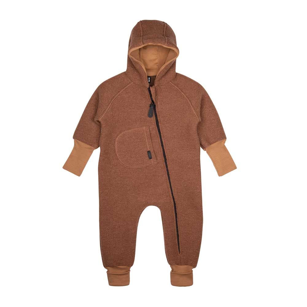 Mini Overall aus Wollwalk in Haselnuss-Braun, frontal fotografiert. Pure Pure by Bauer, Bärechind Winterthur Zürich Schweiz.