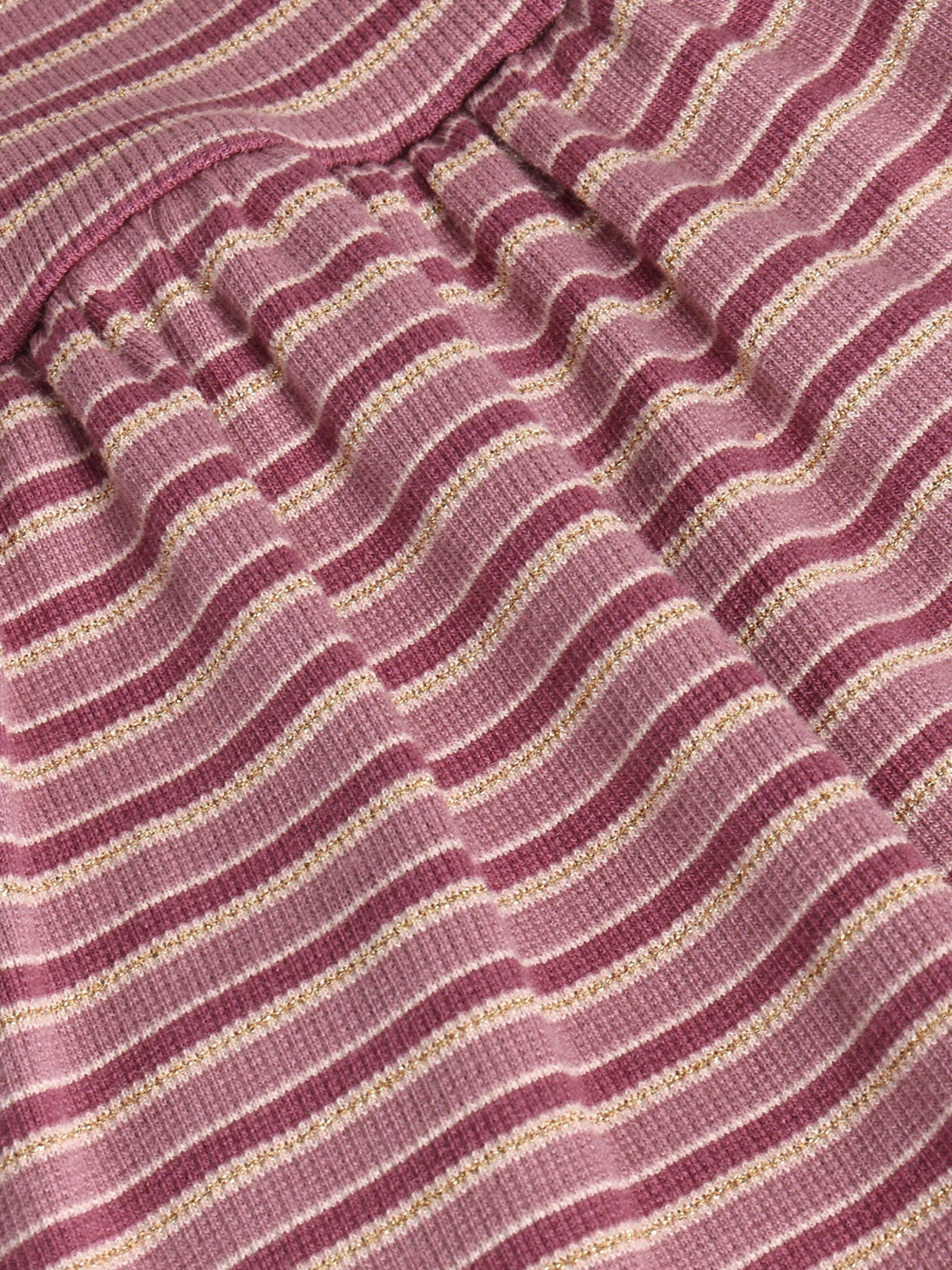 Nahaufnahme Ringelstrick Minymo Bodykleid Mahogany Rose