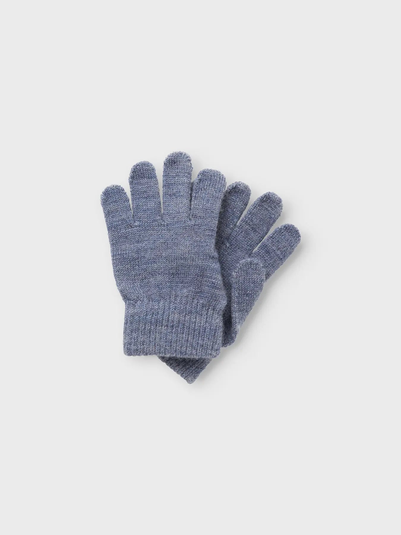 Zwei blaue Strickhandschuhe aus Wolle, überkreuzt gelegt.