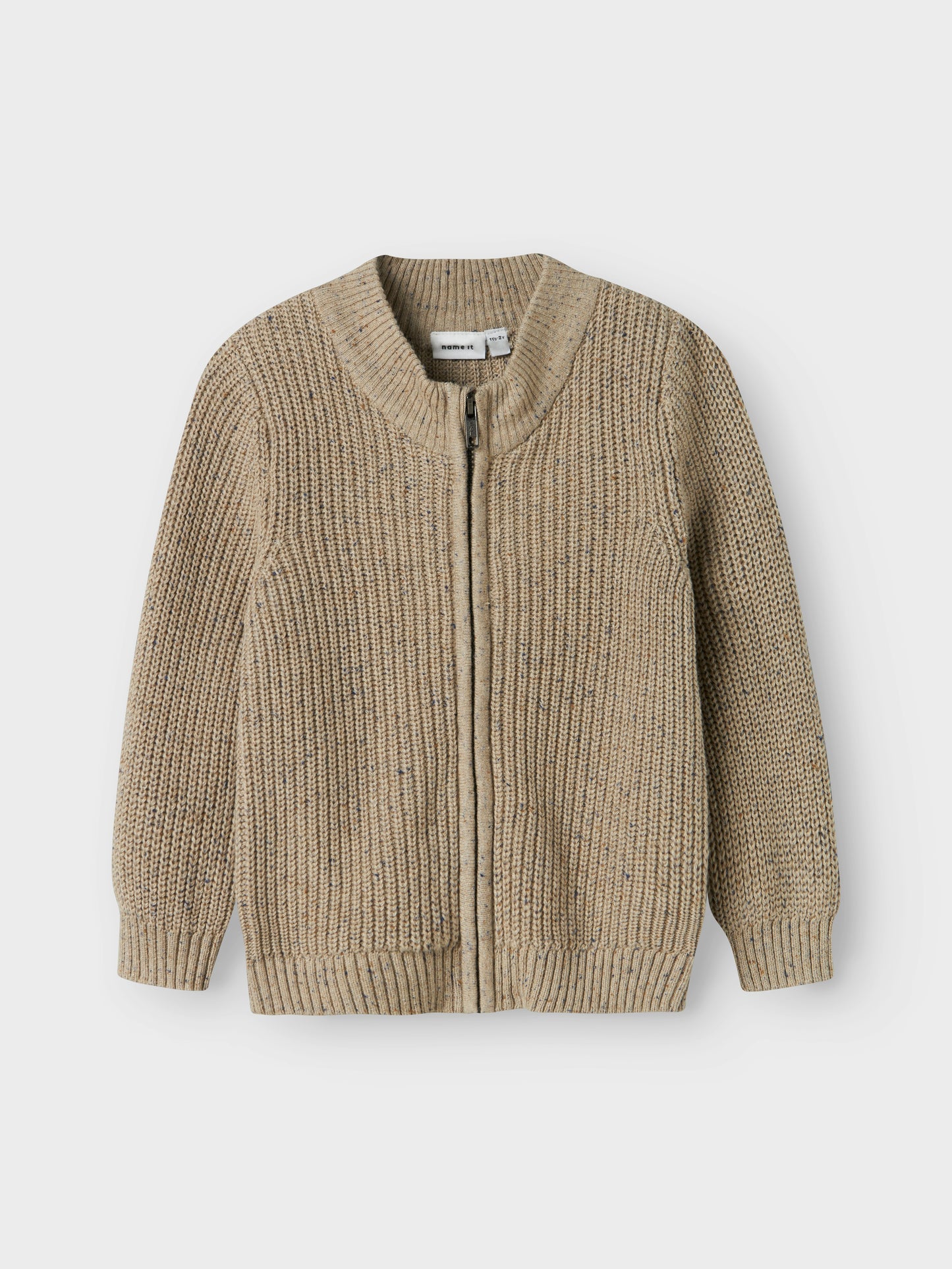 Vorderansicht vom NAME IT Strickpullover aus Bio-Baumwolle, beige meliert, Bärechind Winterthur, Zürich Schweiz.