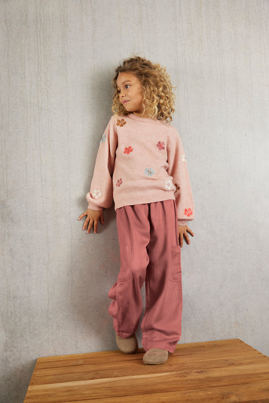 Rosa MINYMO Pullover mit bunten Blumenstickereien an Kind – exklusiv bei Bärechind in Winterthur, Zürich Schweiz.