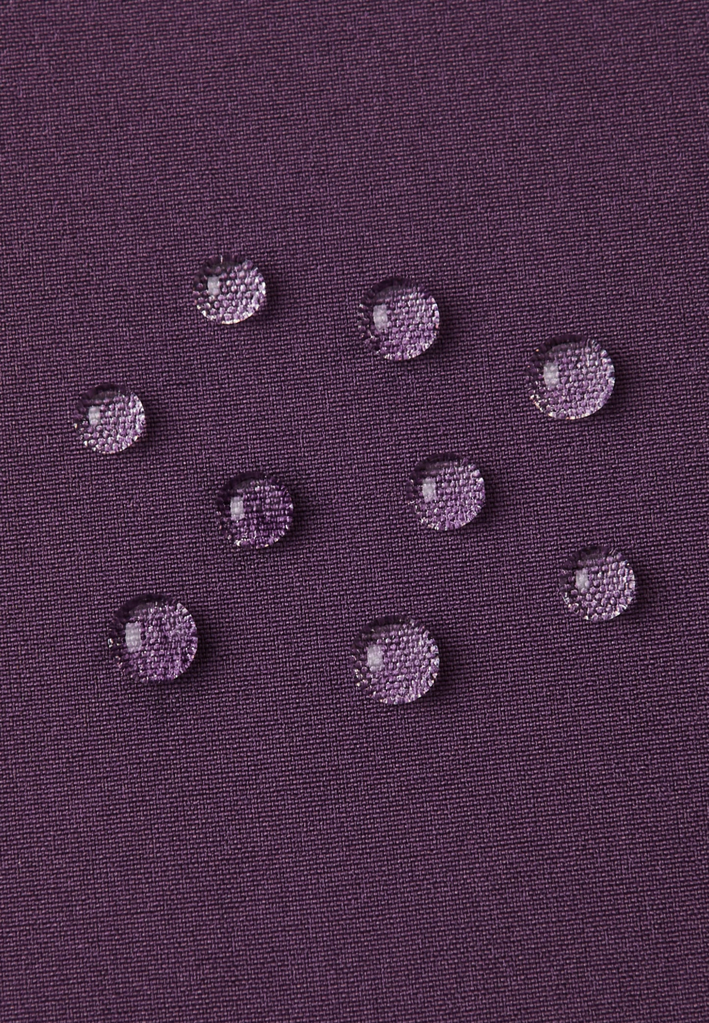 Detailaufnahme wasserabweisendes Softshell-Material Reima Oikotie Deep Purple
