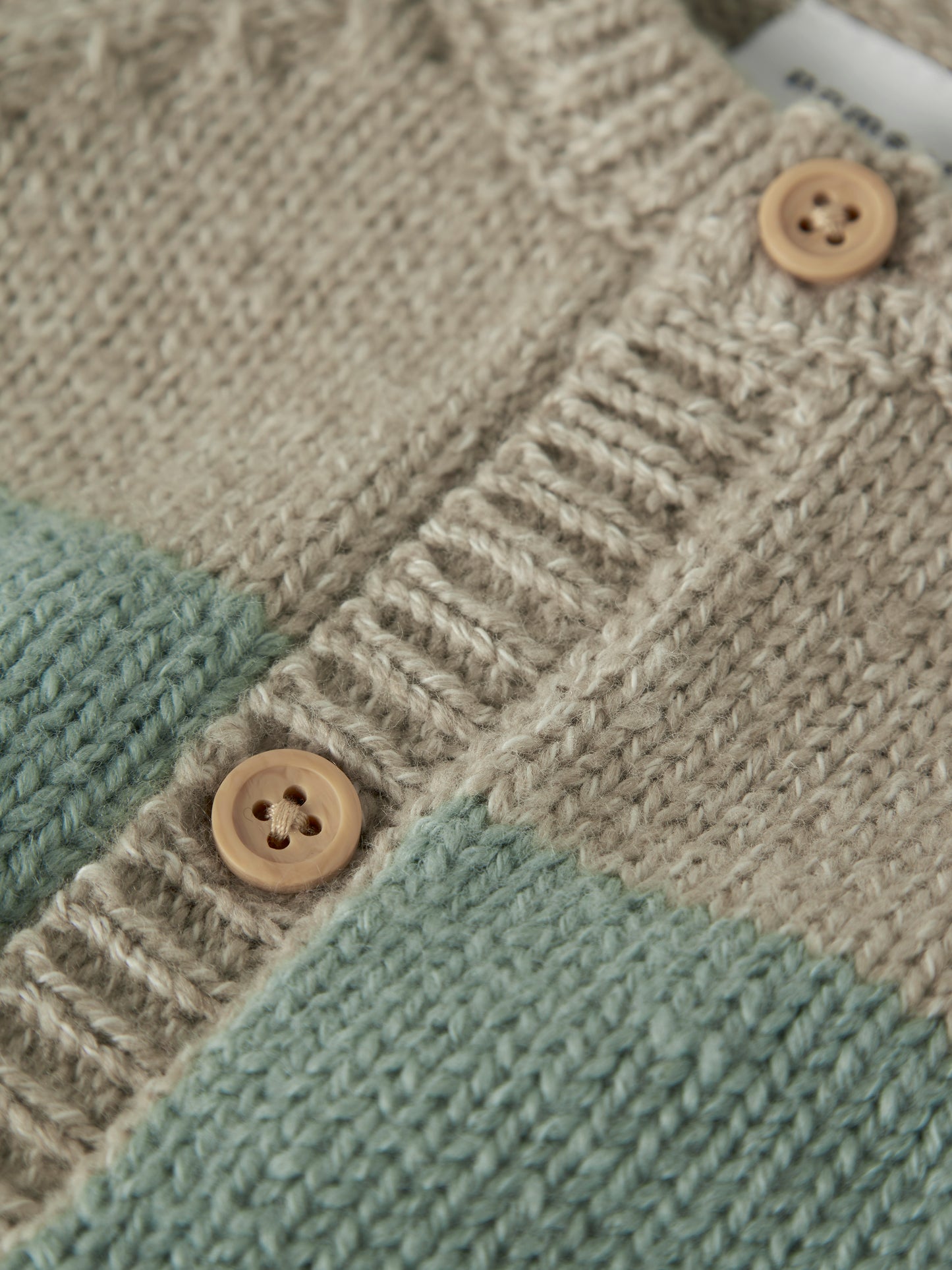 Detailansicht Knöpfe Strickcardigan, Bärechind, Winterthur, Zürich Schweiz