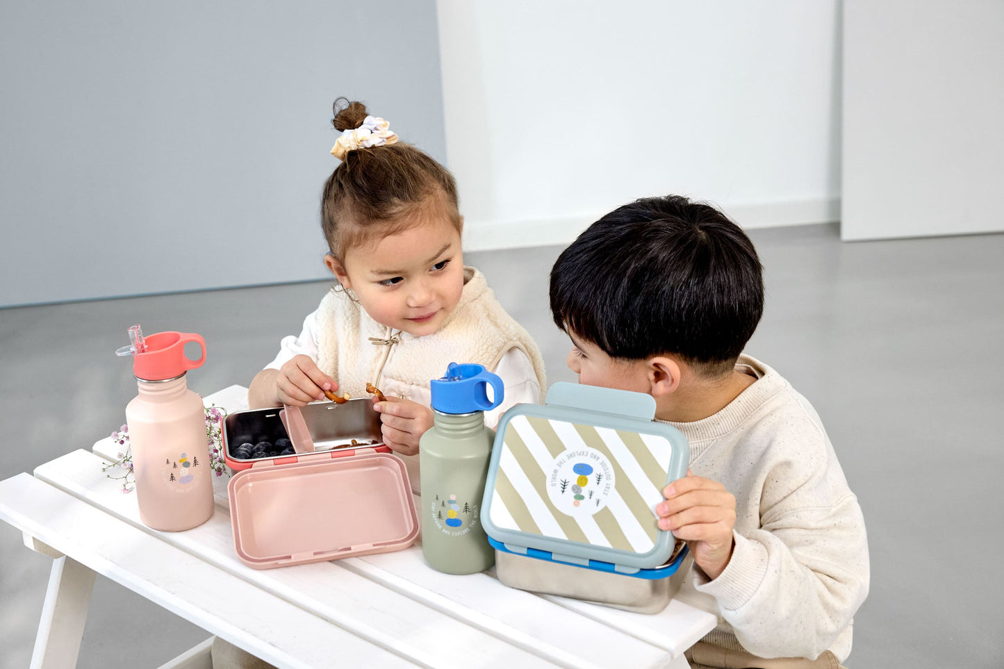 Kinder essen mit der SunnyExplorer Edelstahl Lunchbox – praktische Anwendung im Alltag, Bärechind Winterthur