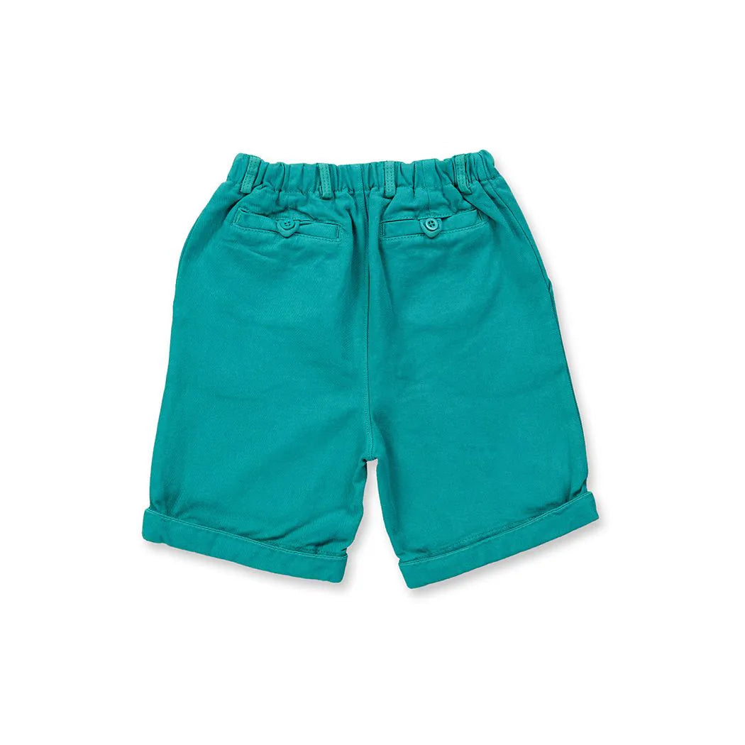 Rückansicht der ULLI Shorts, sea green von Sense Organics mit elastischem Bund und Gesässtaschen, ideal für Sommer & Freizeit