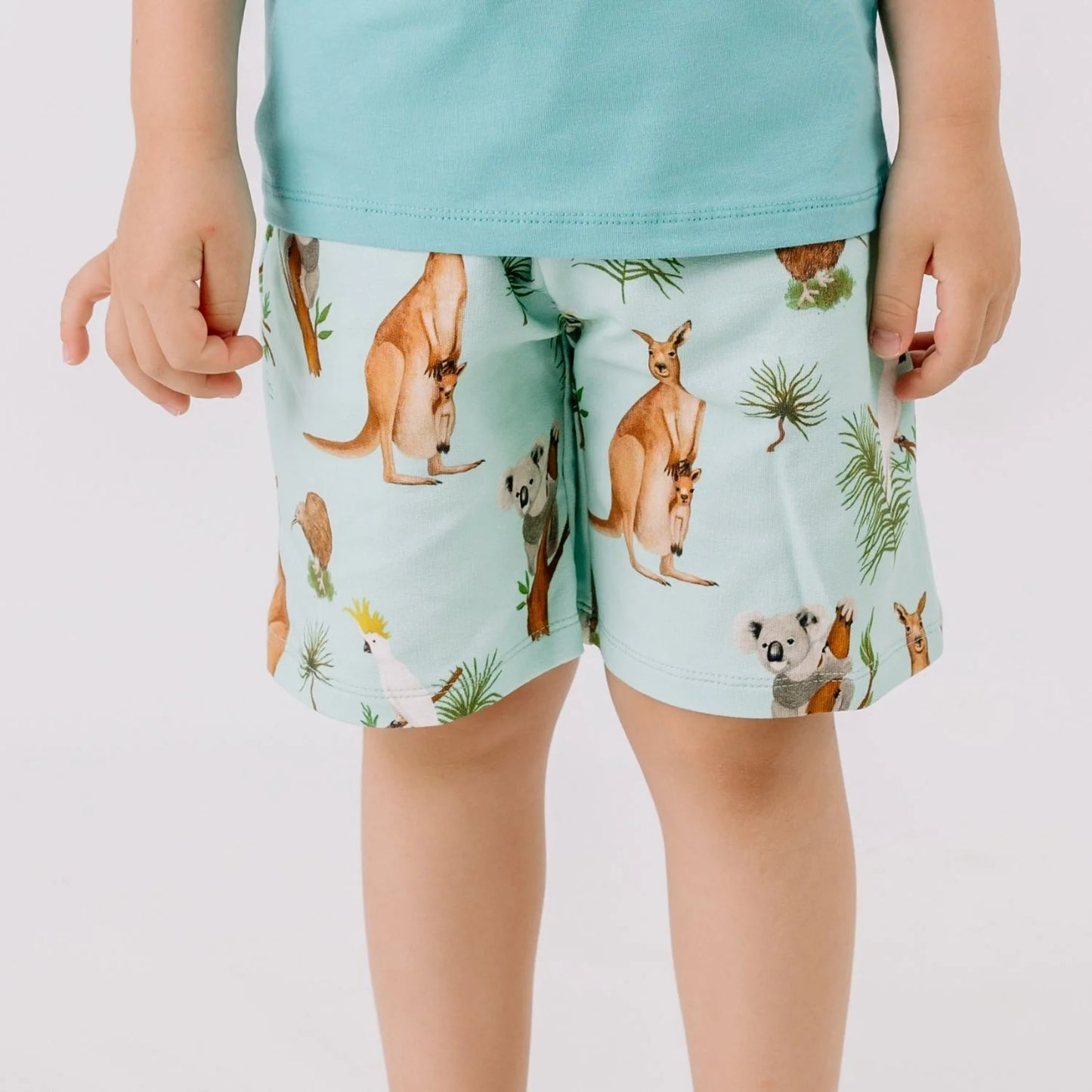 Walkiddy Australian Animals Kinder Shorts mit Tierprint aus GOTS zertifizierter Bio-Baumwolle – Bärechind Kinderladen Winterthur Zürich Schweiz
