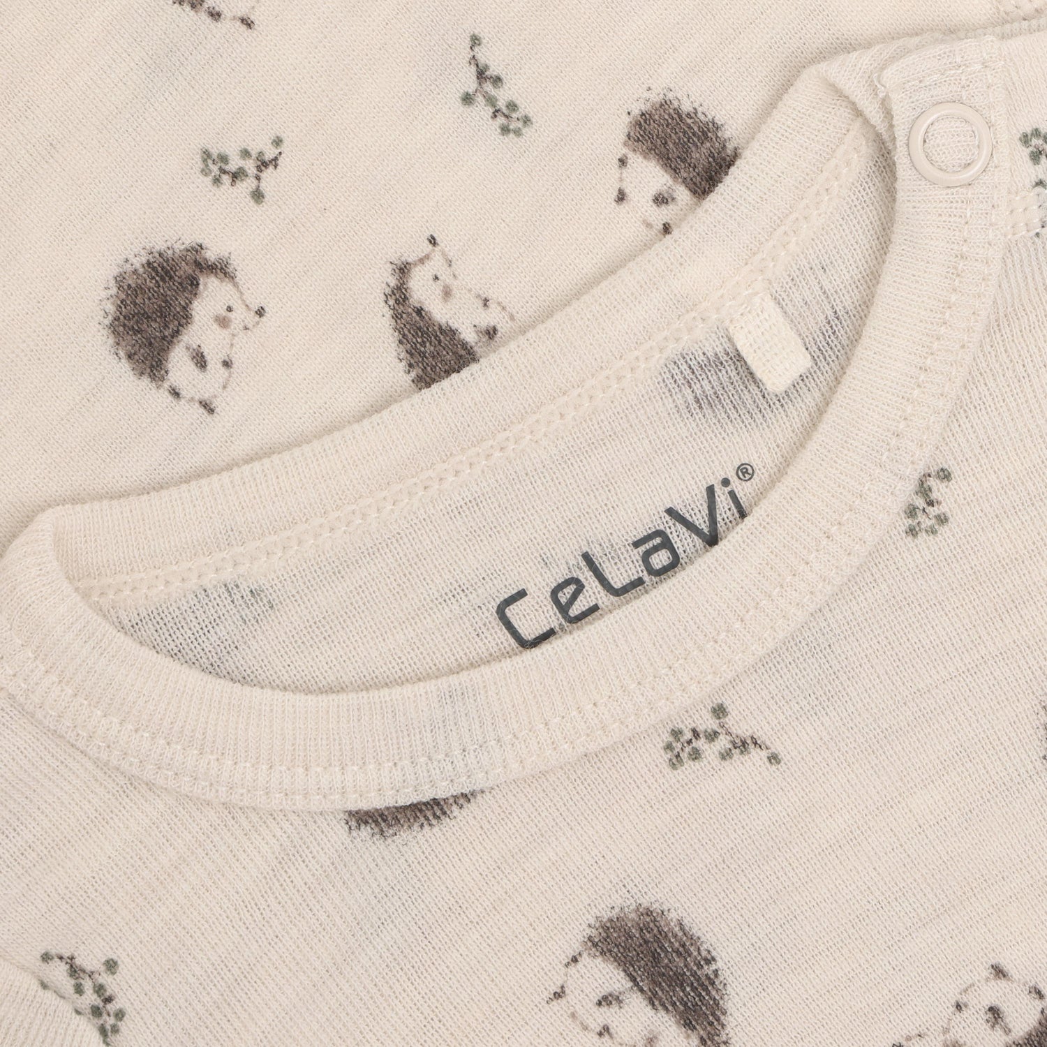 Nahaufnahme Igelprint auf Merino Body CeLaVi Walnut