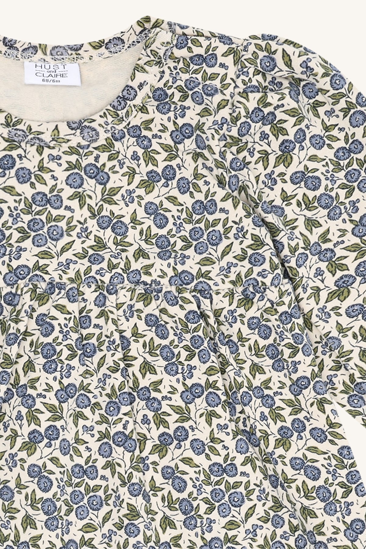 Kis Flora, Atmosphere