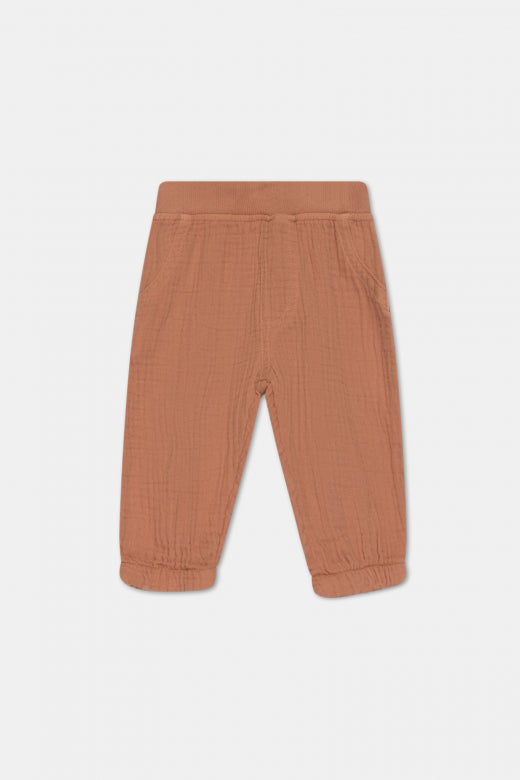 Mull-Babyhose, clay