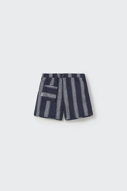 Cozmo Baby Shorts – Niedliche gestreifte Shorts aus weichem, nachhaltigem Material.