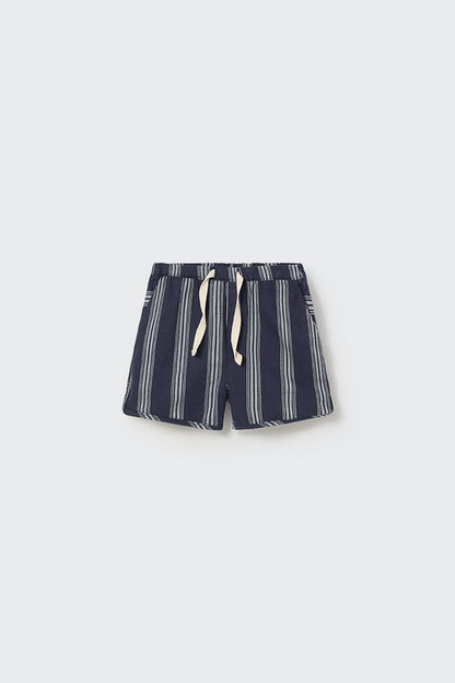 Cozmo Julius Baby Shorts – Gestreifte Bio-Shorts für Babys, ideal für heisse Sommertage.