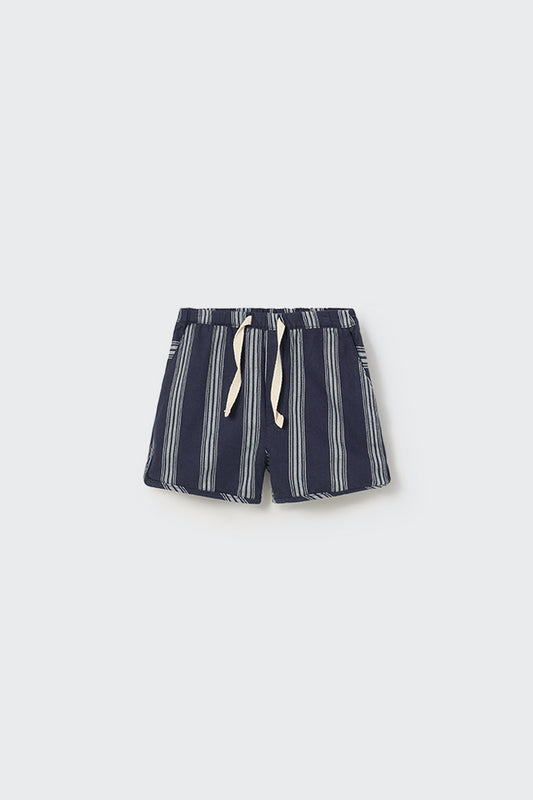 Cozmo Julius Baby Shorts – Gestreifte Bio-Shorts für Babys, ideal für heisse Sommertage.