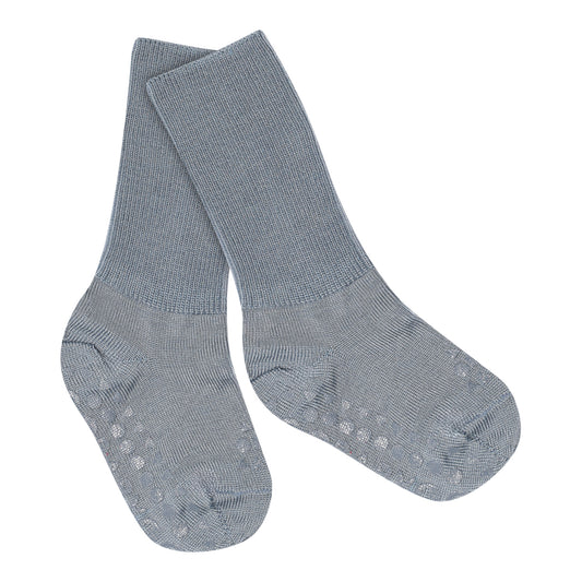 GoBabyGo Wolle Anti-Rutsch Socken stone blue mit Noppen – im Bärechind Winterthur, Zürich, Schweiz erhältlich