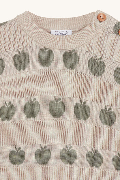 Nahaufnahme des Apfel-Prints in Mint und der praktischen Knopfdetails am Hust & Claire Pos Pullover Seagrass.