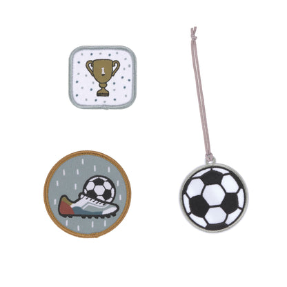 Laessig Patches & Anhaenger Fussball Sets mit einem Fussball-Anhaenger und zwei passenden Patches.