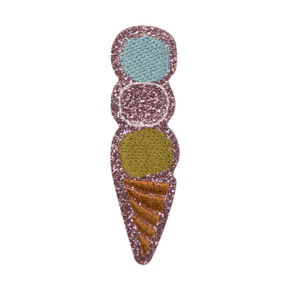 Selbstklebender Textilsticker in Form einer dreifarbigen Eiswaffel mit glitzernden Details von Lässig.
