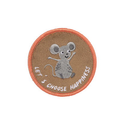 Runde Patch mit Maus-Motiv auf braunem Hintergrund, umrahmt von einer orangefarbenen Stickerei und der Aufschrift "Let's Choose Happiness".