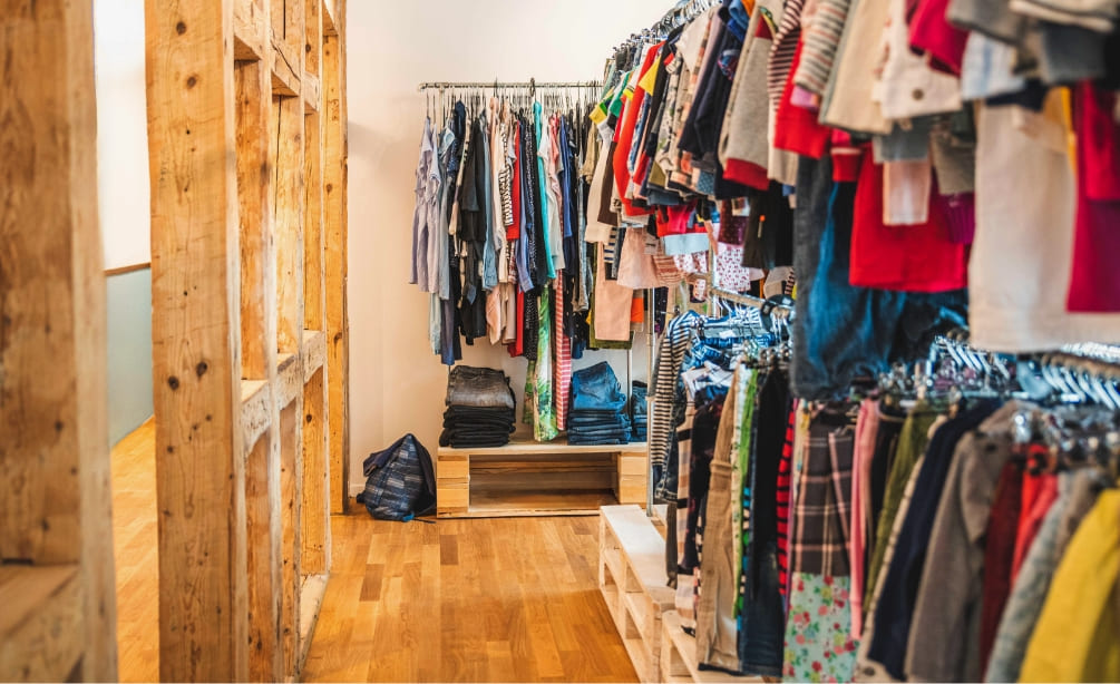 Nachhaltigkeit durch den Verkauf von Secondhand Kinderkleider im Bärechind in Winterthur, Zürich, Schweiz. 