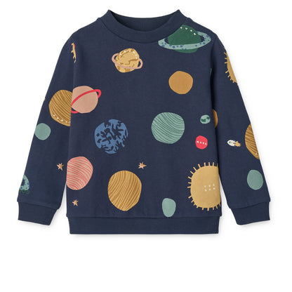 LIEWOOD Thora Sweatshirt mit buntem Planeten-Print – Vorderansicht, Bio-Baumwolle, erhältlich bei Bärechind Winterthur.