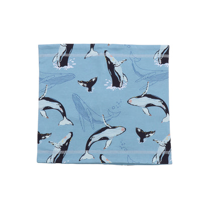 Wendbarer Kinderloop mit Wal-Print aus Bio-Baumwolle – erhältlich bei Bärechind in Winterthur, Zürich, Schweiz.