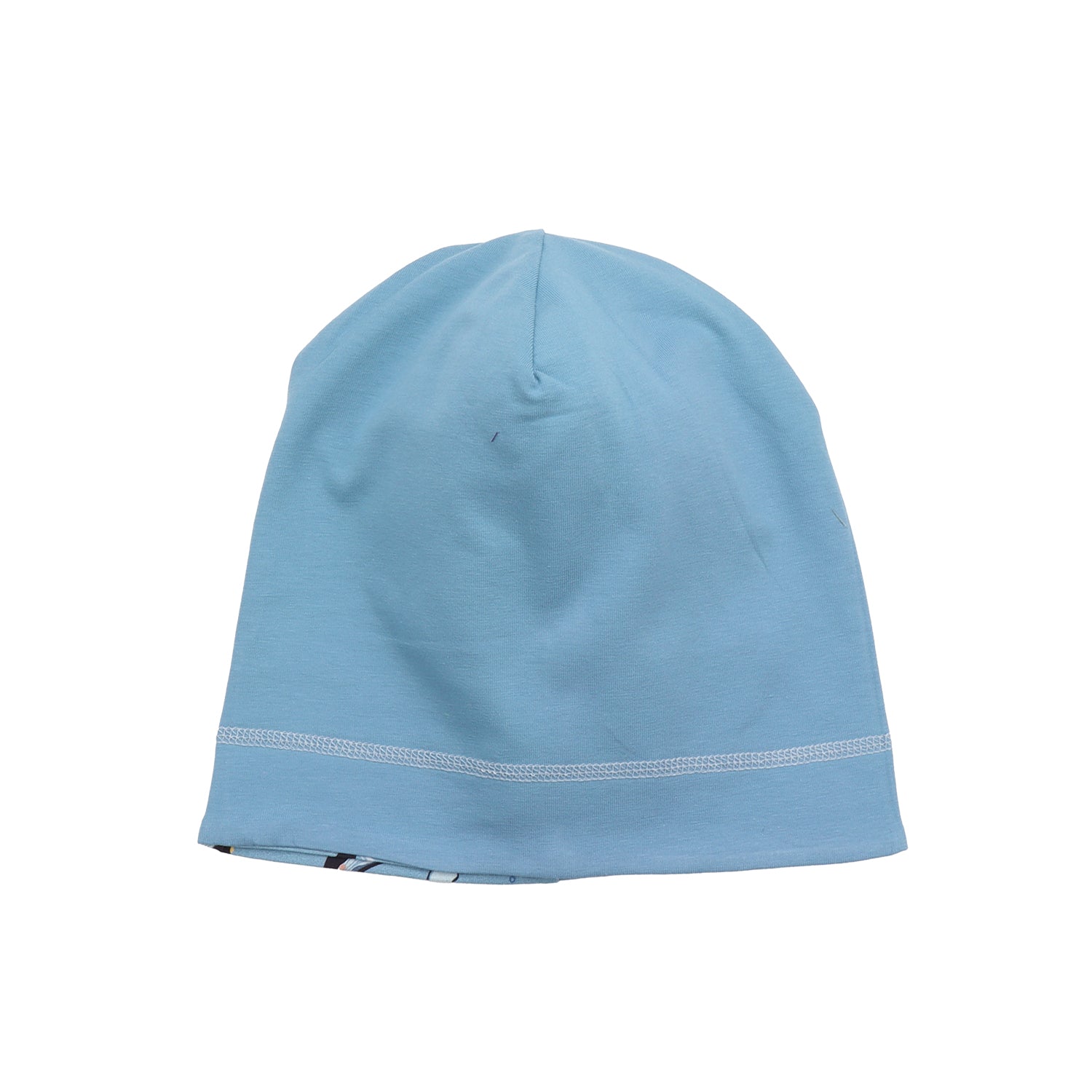 Schlichte hellblaue Kindermütze aus Bio-Baumwolle, wendbar – erhältlich bei Bärechind in Winterthur, Zürich, Schweiz.